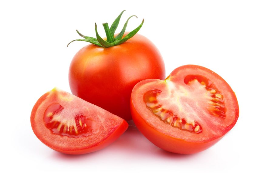 Zrel rdeč paradižnik narezan na polovico in četrtinko - kako porabiti paradižnik